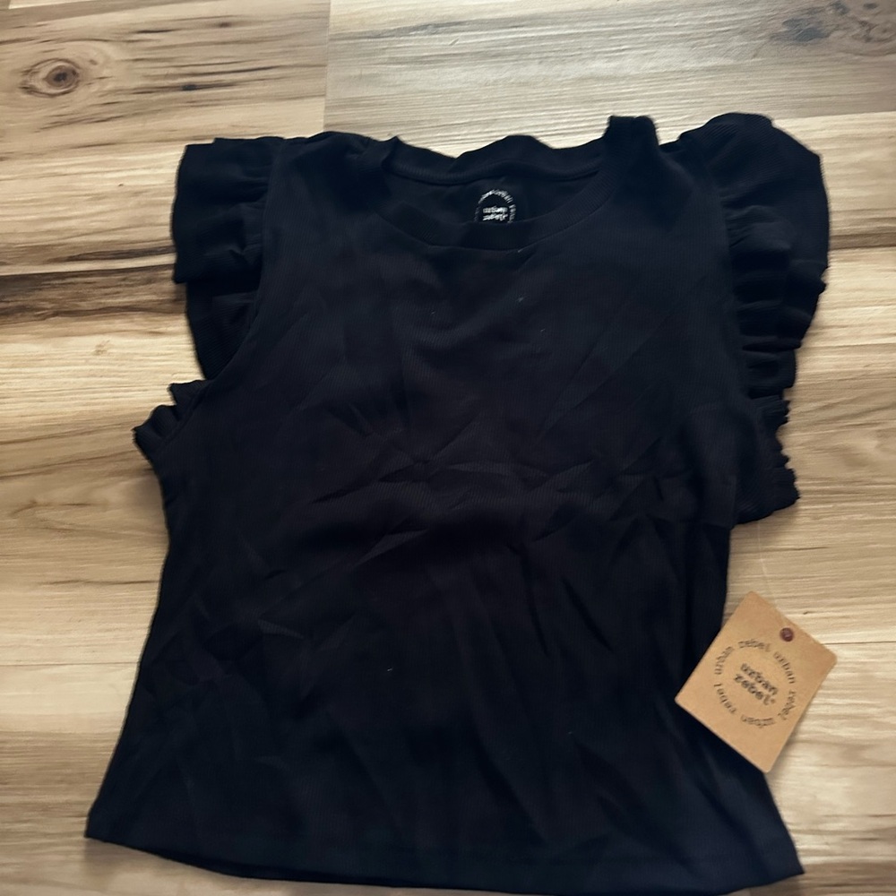 Super cute black size large urban rebel crop top with ruffle selves